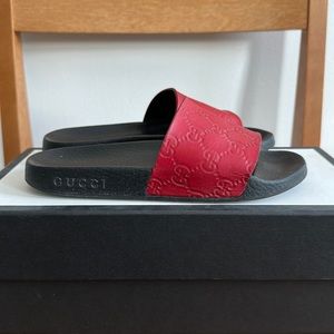 Gucci Pursuit GG Leather Pool Slides in size 35